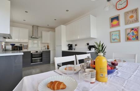 3 bedroom Semi-detached house for sale in Gainsford Crescent, Hitchin