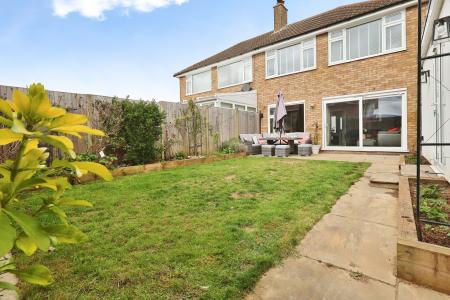 3 bedroom Semi-detached house for sale in Gainsford Crescent, Hitchin