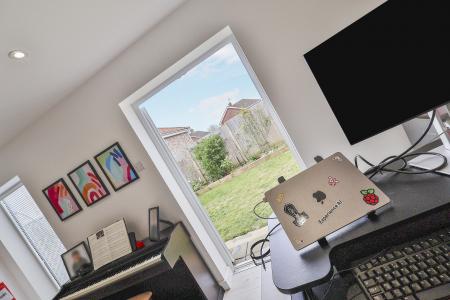 3 bedroom Semi-detached house for sale in Gainsford Crescent, Hitchin