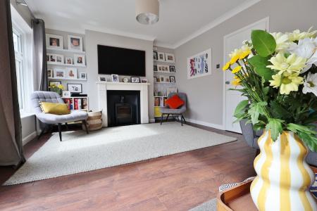 3 bedroom Semi-detached house for sale in Gainsford Crescent, Hitchin