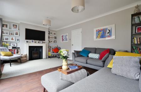 3 bedroom Semi-detached house for sale in Gainsford Crescent, Hitchin