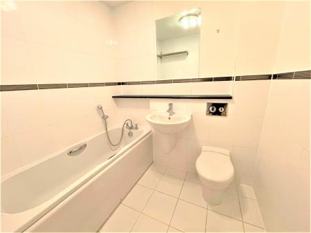 2 bedroom Flat to let in Harrison Close, Hitchin, SG4