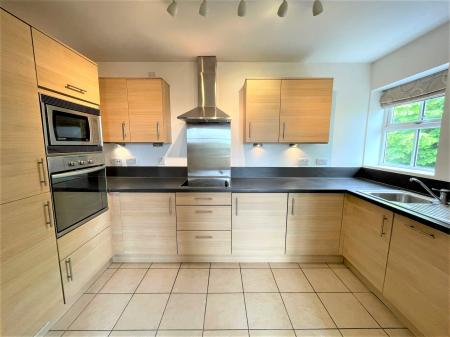 2 bedroom Flat to let in Harrison Close, Hitchin, SG4