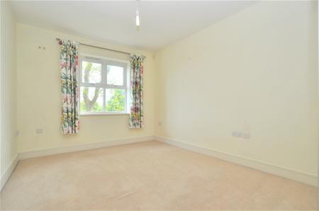 2 bedroom Flat to let in Harrison Close, Hitchin, SG4