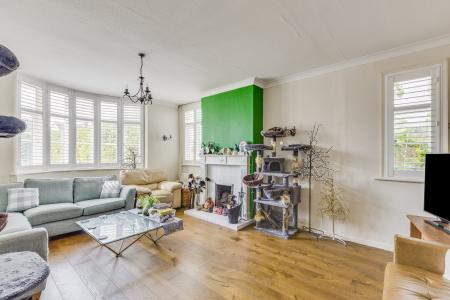 4 bedroom Detached house for sale in Station Road, Lower Stondon