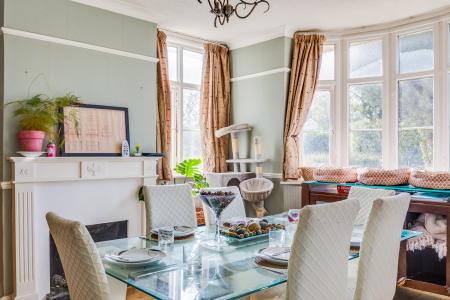 4 bedroom Detached house for sale in Station Road, Lower Stondon