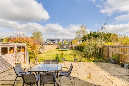 4 bedroom Detached house for sale in Station Road, Lower Stondon