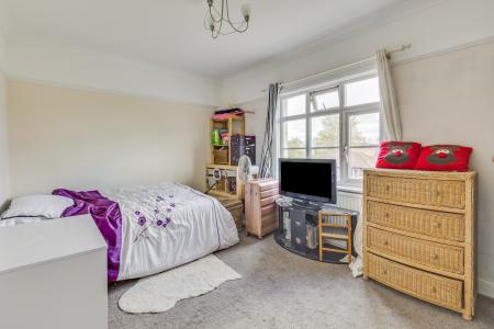 4 bedroom Detached house for sale in Station Road, Lower Stondon