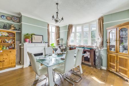 4 bedroom Detached house for sale in Station Road, Lower Stondon