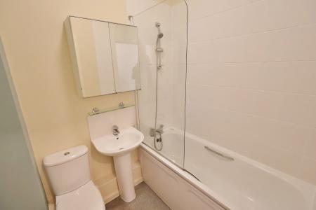 1 bedroom Flat for sale in Watersmeet, Hitchin