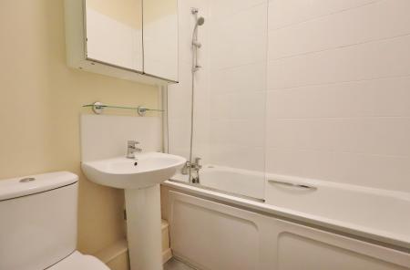 1 bedroom Flat for sale in Watersmeet, Hitchin
