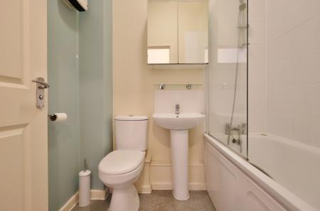 1 bedroom Flat for sale in Watersmeet, Hitchin