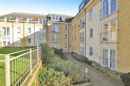 1 bedroom Flat for sale in Watersmeet, Hitchin