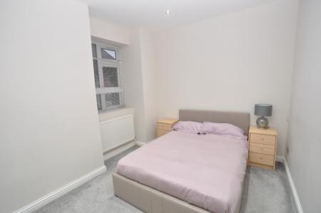 2 bedroom Flat to let in Paynes Park, Hitchin, SG5