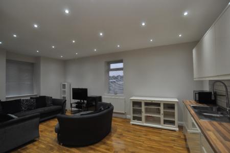 2 bedroom Flat to let in Paynes Park, Hitchin, SG5