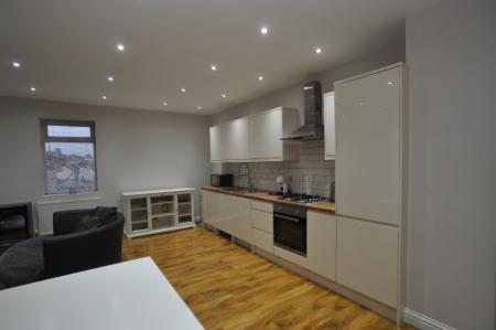 2 bedroom Flat to let in Paynes Park, Hitchin, SG5