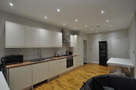 2 bedroom Flat to let in Paynes Park, Hitchin, SG5