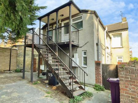1 bedroom Maisonette to let in Nightingale Road, Hitchin, SG5