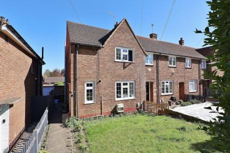 3 bedroom Terraced House for sale in Hall Mead, Letchworth