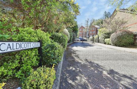2 bedroom Flat for sale in Caldicott Court, Hitchin
