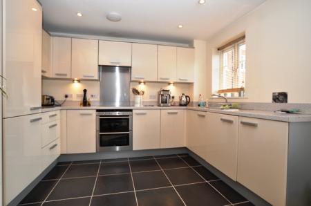 2 bedroom Flat for sale in William Ransom Way, Hitchin