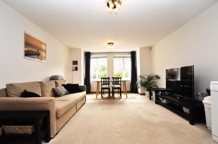 1 bedroom Flat to let in Walsworth Road, Hitchin, SG4