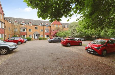 2 bedroom Flat for sale in Redoubt Close, Hitchin