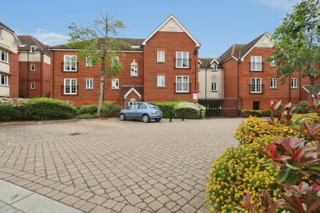 2 bedroom Flat for sale in Peppermint Road, Hitchin