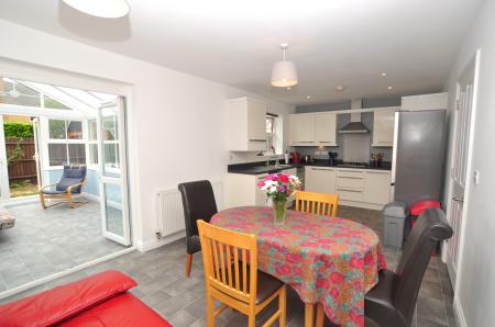 4 bedroom Semi-detached house for sale in Weavers Orchard, Arlesey