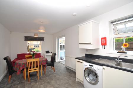 4 bedroom Semi-detached house for sale in Weavers Orchard, Arlesey