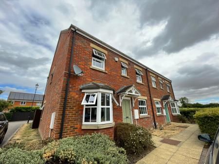 4 bedroom Semi-detached house for sale in Weavers Orchard, Arlesey