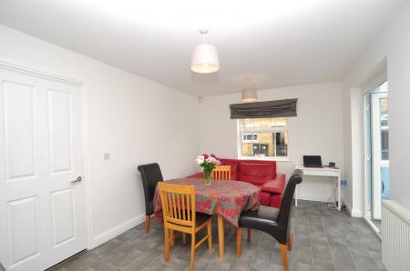 4 bedroom Semi-detached house for sale in Weavers Orchard, Arlesey