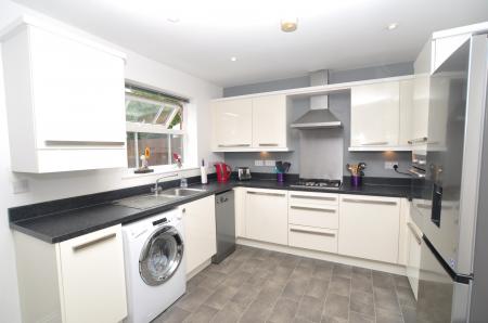 4 bedroom Semi-detached house for sale in Weavers Orchard, Arlesey