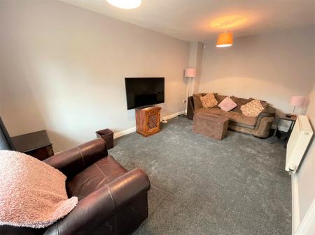 4 bedroom Semi-detached house for sale in Weavers Orchard, Arlesey
