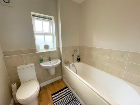 4 bedroom Semi-detached house for sale in Weavers Orchard, Arlesey