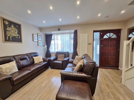 4 bedroom Semi-detached house for sale in Mildred Avenue, Northolt