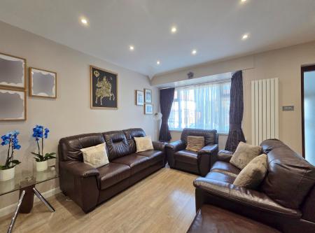4 bedroom Semi-detached house for sale in Mildred Avenue, Northolt
