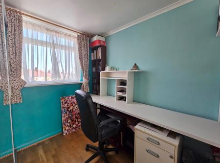 4 bedroom Semi-detached house for sale in Mildred Avenue, Northolt