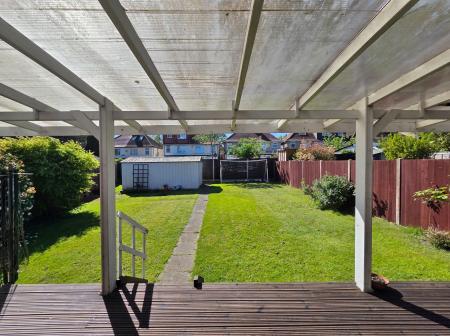 4 bedroom Semi-detached house for sale in Mildred Avenue, Northolt