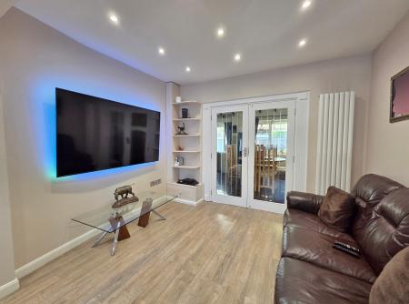 4 bedroom Semi-detached house for sale in Mildred Avenue, Northolt