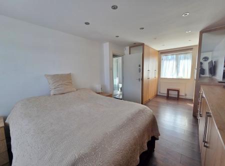 4 bedroom Semi-detached house for sale in Mildred Avenue, Northolt