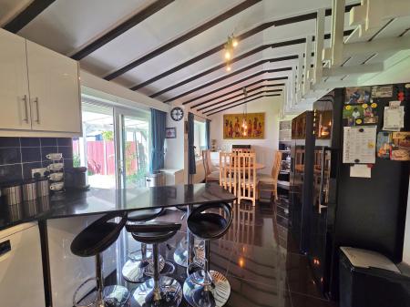 4 bedroom Semi-detached house for sale in Mildred Avenue, Northolt