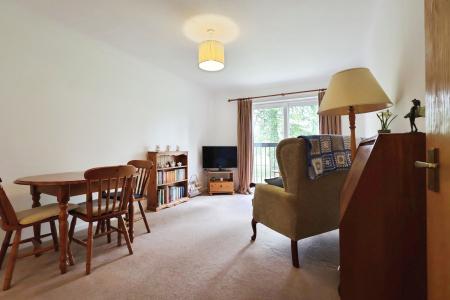 1 bedroom Flat for sale in Regal Court, Bancroft, Hitchin