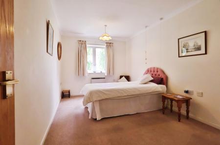 1 bedroom Flat for sale in Regal Court, Bancroft, Hitchin