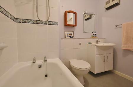 1 bedroom Flat for sale in Regal Court, Bancroft, Hitchin