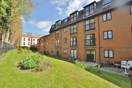 1 bedroom Flat for sale in Regal Court, Bancroft, Hitchin