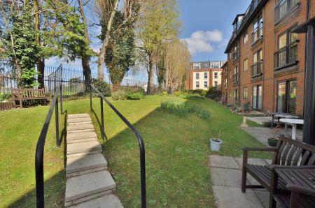 1 bedroom Flat for sale in Regal Court, Bancroft, Hitchin