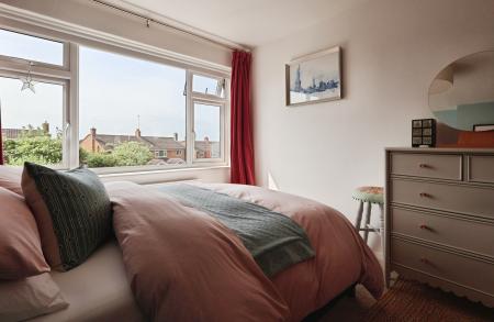 3 bedroom Semi-detached house for sale in Grovelands Avenue, Hitchin