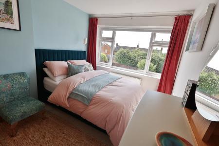 3 bedroom Semi-detached house for sale in Grovelands Avenue, Hitchin