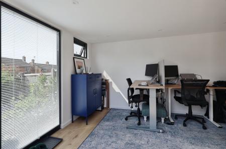3 bedroom Semi-detached house for sale in Grovelands Avenue, Hitchin